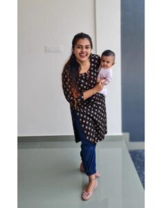 Mridula Vijay Instagram - Enmeshed relationship 🥰 ❤️ 
PC by dwani's grandma 👵 
@dwanikrishna_official