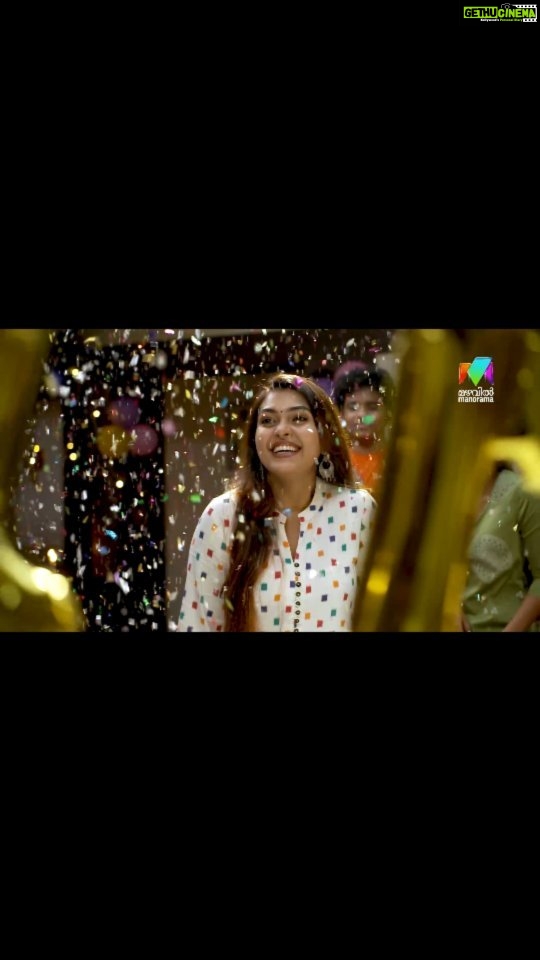 Mridula Vijay Instagram - Finally the long wait is over am back with another amazing character aami😍. Thanks all for the support and special thanks to my family . Need all your blessings throughout my new journey 🙏 ✨️ Don't miss each and every episode 😜 RaniRaja at 8.00 pm on @mazhavilmanoramatv #raniraja