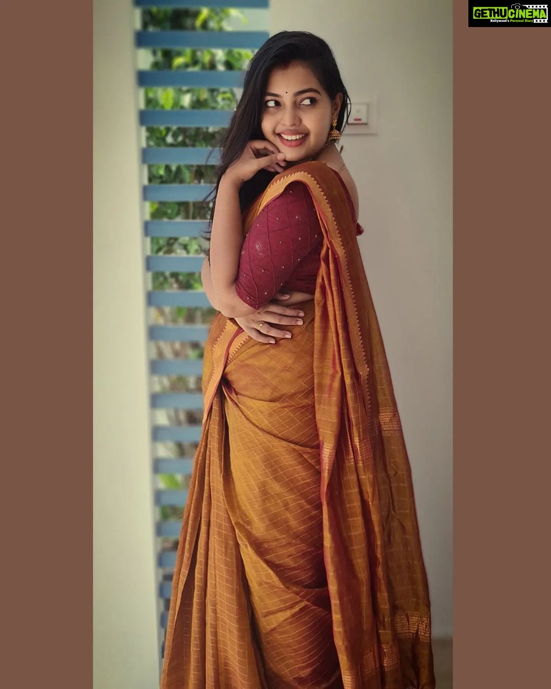 Mridula Vijay Instagram - Elegance never goes out of style 💞 Costume @dwiti_weaves Ornaments @canisaperidot PC : My mom