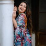 Mridula Vijay Instagram - “Nothing feels as perfect as a saree🌸 . . 🎥 @maheshms__ . . Ast @mr_.ma_r_co . . 💄 @pooja_vysh_makeovers . . ✂️ @shotby_akhil_ . . 🥻 @anahata_fashion_boutique Jwellers @tazinjewels . . #kerala #actressgallery #trading #traditionalwear #sareefashion #trendingreels #nalukettu #malayali #mridhulavijai #mridhulavijay #keralasaree #sareelover #keralaactress #keralagram #reel