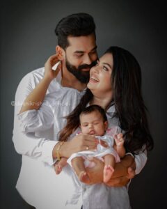 Mridula Vijay Instagram - A Leo Family 🦁♌️
@yuvakrishna_official 
@dwanikrishna_official 
PC  @reshma_photography
Mua @pooja_vysh_makeovers