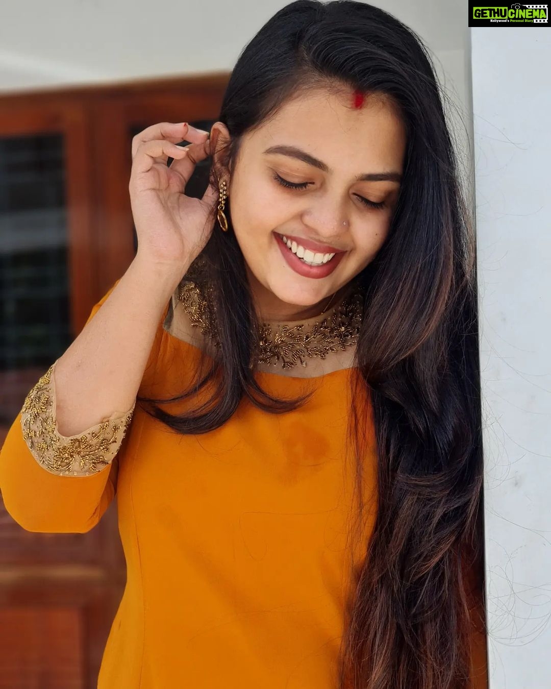 Mridula Vijay Instagram - Njoying this new life 🧡 PC @yuvakrishna_official Costume @miracledesignerboutique
