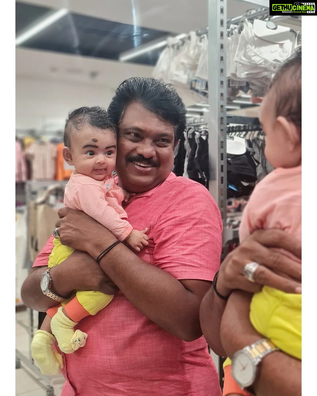 Mridula Vijay Instagram - Some funny clicks with appuppan 😋