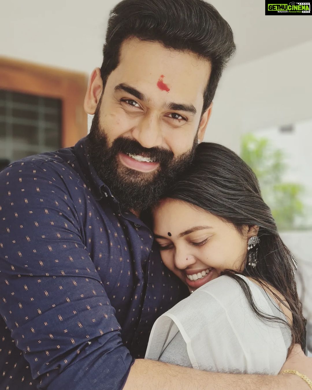 Mridula Vijay Instagram - Wishing you a colourful onam from us 🥰💞 PC @av_arun_ravan