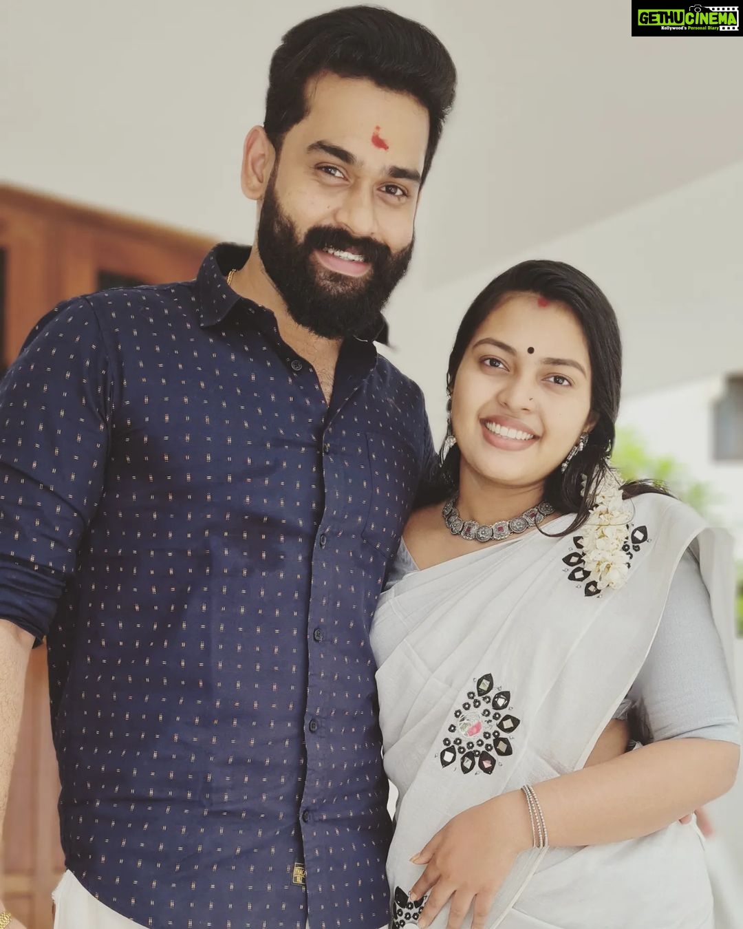 Mridula Vijay Instagram - Wishing you a colourful onam from us 🥰💞 PC @av_arun_ravan