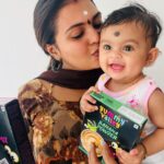 Mridula Vijay Instagram - This video includes paid promotion Statutory warning : Using mobile phone while driving is an offence കുട്ടികൾ ഊര്‍ജ്ജസ്വലരായി ഇരിക്കണമെങ്കിൽ കൃത്യമായ അളവിൽ പോഷകഗുണങ്ങൾ അവർക്ക് ലഭിക്കേണ്ടതുണ്ട്. കുട്ടികൾക്ക് ഇഷ്ടമുള്ള രുചിയിൽ തയ്യാറാക്കിയിരിക്കുന്നതും പ്രിസർവേറ്റീവുകൾ ചേർക്കാത്ത പ്രകൃതിദത്തവുമായ ഈ പ്രോഡക്ടുകൾ അവരുടെ ആരോഗ്യം സംരക്ഷിക്കുന്നു അതോടൊപ്പം ദിവസം മുഴുവൻ ആക്റ്റീവ് ആയി ഇരിക്കാനും സഹായിക്കുന്നു. ഇതുതന്നെ ആണ് യമ്മീവാലിയുടെ പ്രത്യേകതയും ഇന്നു തന്നെ Yummy Valley Instagram page follow ചെയ്യൂ. MRIDHULA25 എന്ന code ഉപയോഗിച്ച് purchase ചെയ്യൂ, നേടൂ 25% ഡിസ്‌കൗണ്ട്. #babyfood #babyeating #healthykidsfood #kids #kidsnutrition #babies #healthysnacks #guiltfreesnacks #preservativefree #kidssnacks #YummyValley #parentinglife #parentingquotes #parenting #parentinghacks #Parentingtips #parentinggoals #parentingwin @yuvakrishna_official
