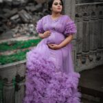 Mridula Vijay Instagram - 💜🤰 Photographer @reshma_photography Costume @ansisiyad Makeup @jijo_jo_the_makeup_artist Assistant @akhilal_akku Video @ajith_krishnan_u