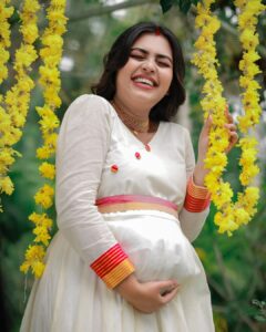 Mridula Vijay Instagram - OUR TINY MIRACLE 🥰 @yuvakrishna_official 
.
Photographer @reshma_photography 
Costume @ansisiyad 
Makeup @jijo_jo_the_makeup_artist 
Assistant @akhilal_akku Video @ajith_krishnan_u