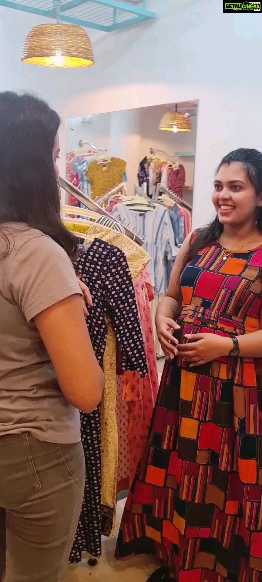 Mridula Vijay Instagram - It's time to pack 🤪 Just go and check out @mommiesmaternitywear . You will get all the items for new moms and new born babies 🥰
