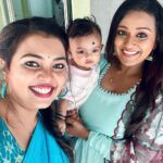 Mridula Vijay Instagram - With darlinggg Dwani baby & Mridhula!! ❤️ @mridhulavijai @dwanikrishna_official Swipe left 👈🏻 #varada #mridhulavijai #dwanikrishna #shootmode #happiness #cute
