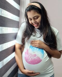 Mridula Vijay Instagram - It's boy or girl 😉? Costume @ross_anns PC @parvathy_anuz