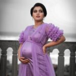 Mridula Vijay Instagram - 💜 🤰 Photographer @reshma_photography Costume @ansisiyad Makeup @jijo_jo_the_makeup_artist Assistant @akhilal_akku Video @ajith_krishnan_u