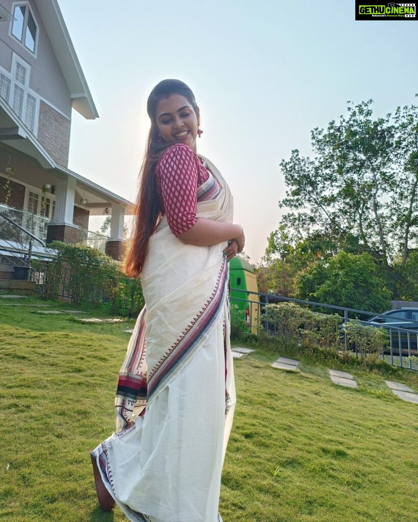 Mridula Vijay Instagram - Still got all eyes on me 😉 Costume @kerala_traditional_collections PC @adarshadhu006