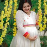 Mridula Vijay Instagram - OUR TINY MIRACLE 🥰 @yuvakrishna_official . Photographer @reshma_photography Costume @ansisiyad Makeup @jijo_jo_the_makeup_artist Assistant @akhilal_akku Video @ajith_krishnan_u