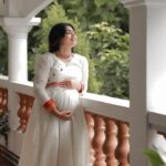 Mridula Vijay Instagram - OUR TINY MIRACLE 🥰 @yuvakrishna_official . Photographer @reshma_photography Costume @ansisiyad Makeup @jijo_jo_the_makeup_artist Assistant @akhilal_akku Video @ajith_krishnan_u
