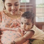 Mridula Vijay Instagram - Yami : eth nte baby annuu 😝😝😝 Me : daivame , purath varumbol ariyam baki 😂😂 PC - yamiyude orginal amma 🤭 @parvathy_anuz . @yamikaarun_official