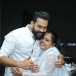 Mridula Vijay Instagram - It's all about yesterday night.. Anniversary special 💕 @yuvakrishna_official ❤️ Costume @nova_fashion_boutique_by_brind PC @a.k.photography23 Cake @toffyberry_cakes Thank you so much @mvfcop_official group for the special cake 😘 thanks for your love and support 🙏 The Terrace