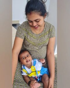 Mridula Vijay Instagram - See how happy she is 😌... I can't take off my eyes from u my yamikutty ❤️ @yamikaarun_official