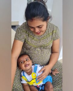 Mridula Vijay Instagram - See how happy she is 😌... I can't take off my eyes from u my yamikutty ❤️ @yamikaarun_official