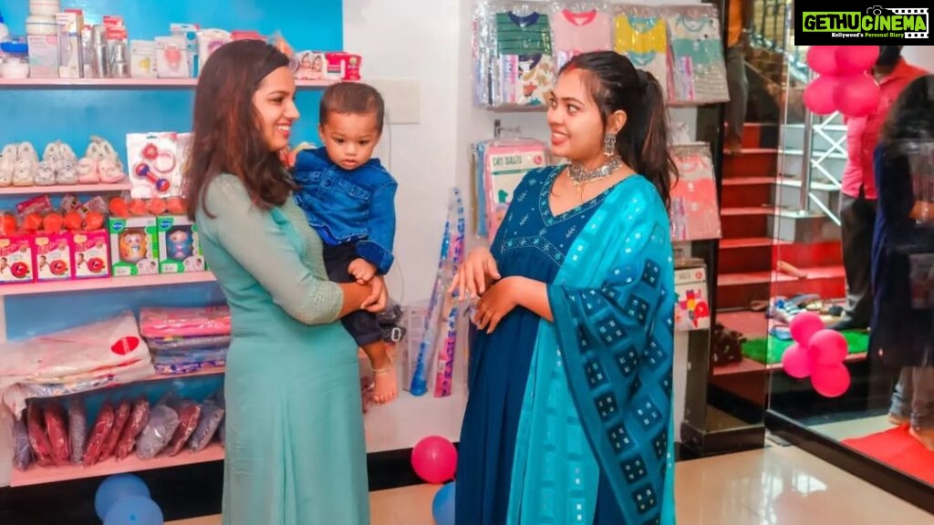 Mridula Vijay Instagram - Really I'm so glad to inaugurate Mommies shop . @mommies_maternity @mommiesmaternitywear One of the best shop for new born babies and preggies. Costume @pradwana