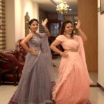 Mridula Vijay Instagram - Late for this trend but 💞 Rani Raja location moments @ranirajaserial_official @kichusudharsan #trendingreels #trendingaudio #reelsvideo #reelsindia #hookstepchallenge