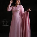 Mridula Vijay Instagram – Glow 💫
Costume @thanzscouture 
MUA @mohanavijin
Photography @stories_by_anandhu_sp