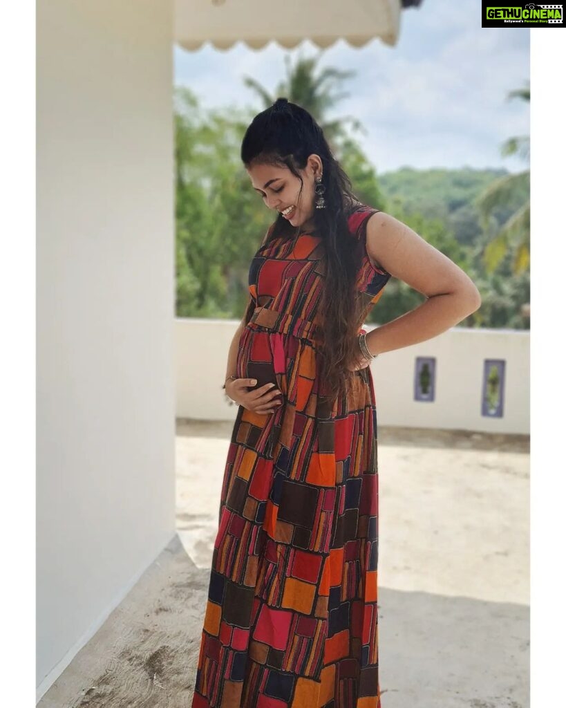 Mridula Vijay Instagram - I love you bigger than the world and sky 🤰❤️ This maternity and feeding kurti from @coockatooclothing Pic @parvathy_anuz