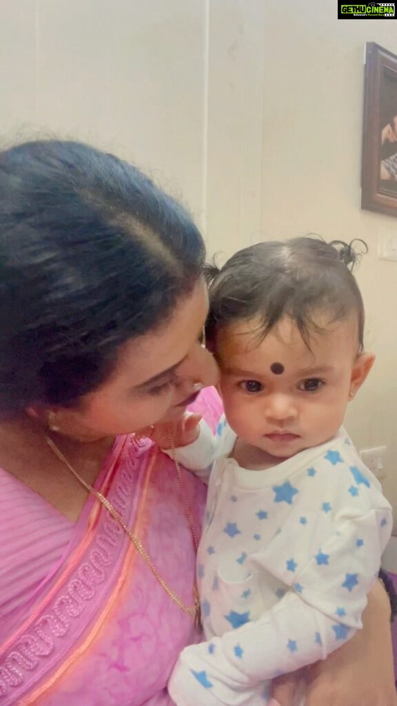 Mridula Vijay Instagram - Watch the cute Sneeze 🤧 at the end With our darling @dwanikrishna_official She just makes our shooting day beautiful and stress free…. Thank you dears for this lovely angel @mridhulavijai and @yuvakrishna_official Kochi, India