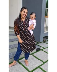 Mridula Vijay Instagram - Enmeshed relationship 🥰 ❤️ 
PC by dwani's grandma 👵 
@dwanikrishna_official