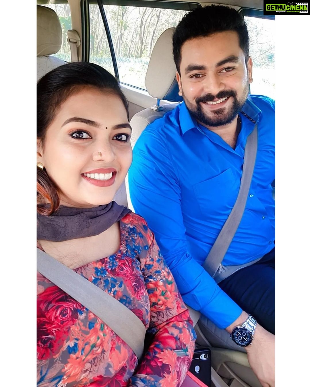 Mridula Vijay Instagram - The first selfie with our hero Rishi 🥰 @dharish_jay #raniraja