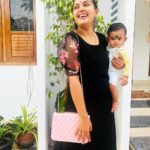 Mridula Vijay Instagram – Mom girl 👧 
Costume @__floraldreams 
PC @parvathy_anuz