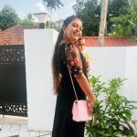 Mridula Vijay Instagram – Mom girl 👧 
Costume @__floraldreams 
PC @parvathy_anuz