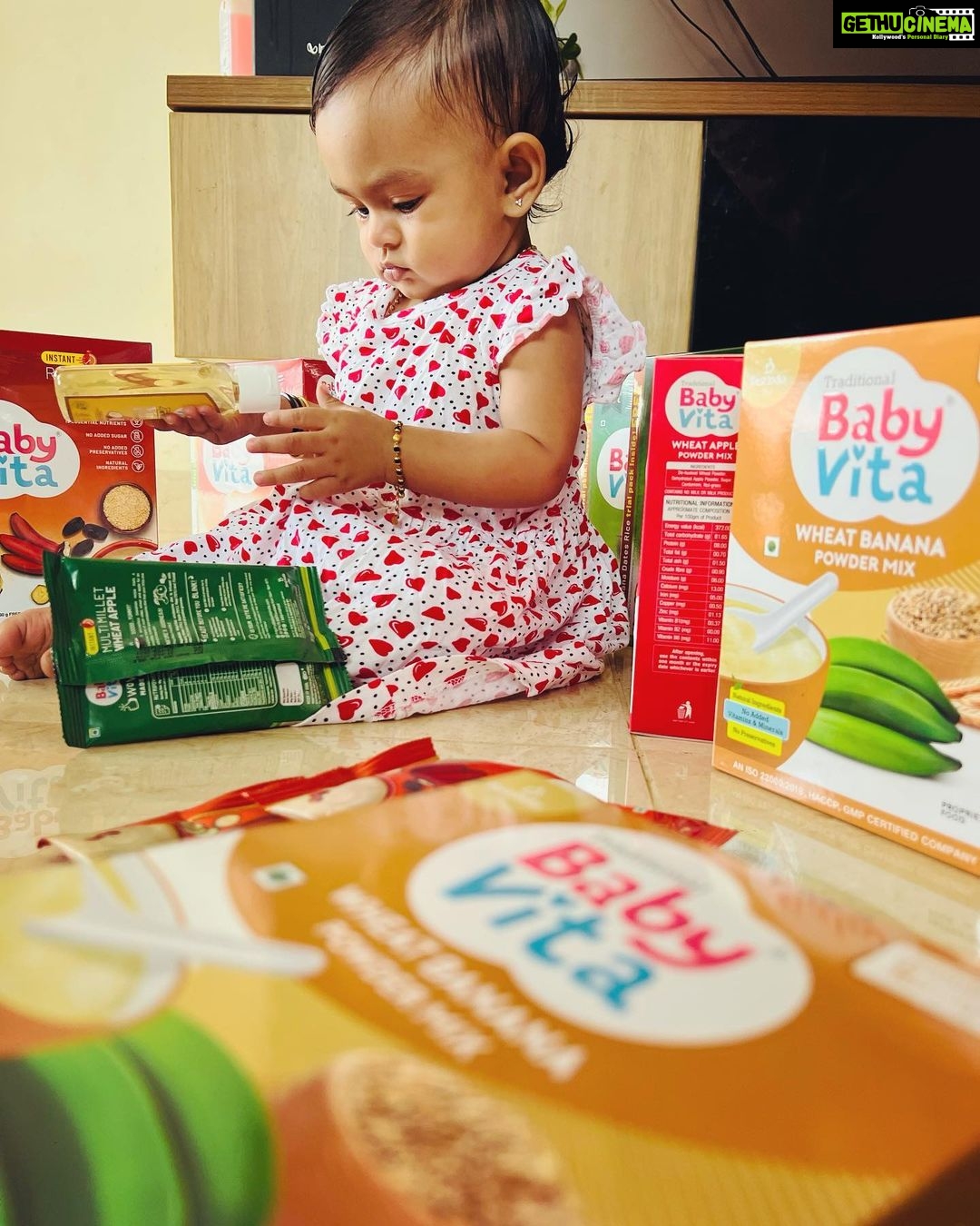 Mridula Vijay Instagram - I won’t give this to anyone 😜 Thank you @babyvitafood for this yummy baby food products @dwanikrishna_official