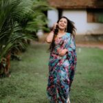 Mridula Vijay Instagram - “Nothing feels as perfect as a saree🌸 . . 📸 @maheshms__ . . Ast @mr_.ma_r_co . . 💄 @pooja_vysh_makeovers . . 🎨 @akhil.k.raviphotography. . . . #kerala #actressgallery #trading #traditionalwear #sareefashion #trendingreels #nalukettu #malayali #mridhulavijai #mridhulavijay #keralasaree #sareelover #keralaactress #keralagram