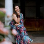 Mridula Vijay Instagram - Be aesthetic with a saree.🌸 . . 📸 @maheshms__ . . Ast @mr_.ma_r_co . . 💄 @pooja_vysh_makeovers . . 🎨 @akhil.k.raviphotography. . . . #kerala #keralatourism #trending #explore #actressgallery #mallugram #cinemagraph #instapost #saree #keralasarees #sareelove #sareelover #traditional #traditionalwear #kuthiramalika #mridhulavijai #photoofthedays