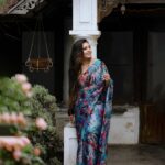Mridula Vijay Instagram - Be aesthetic with a saree.🌸 . . 📸 @maheshms__ . . Ast @mr_.ma_r_co . . 💄 @pooja_vysh_makeovers . . 🎨 @akhil.k.raviphotography. . . . #kerala #keralatourism #trending #explore #actressgallery #mallugram #cinemagraph #instapost #saree #keralasarees #sareelove #sareelover #traditional #traditionalwear #kuthiramalika #mridhulavijai #photoofthedays