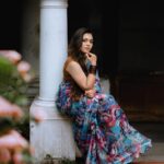 Mridula Vijay Instagram - Be aesthetic with a saree.🌸 . . 📸 @maheshms__ . . Ast @mr_.ma_r_co . . 💄 @pooja_vysh_makeovers . . 🎨 @akhil.k.raviphotography. . . . #kerala #keralatourism #trending #explore #actressgallery #mallugram #cinemagraph #instapost #saree #keralasarees #sareelove #sareelover #traditional #traditionalwear #kuthiramalika #mridhulavijai #photoofthedays