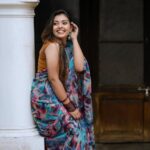 Mridula Vijay Instagram - Be aesthetic with a saree.🌸 . . 📸 @maheshms__ . . Ast @mr_.ma_r_co . . 💄 @pooja_vysh_makeovers . . 🎨 @akhil.k.raviphotography. . . . #kerala #keralatourism #trending #explore #actressgallery #mallugram #cinemagraph #instapost #saree #keralasarees #sareelove #sareelover #traditional #traditionalwear #kuthiramalika #mridhulavijai #photoofthedays
