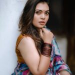 Mridula Vijay Instagram - Be aesthetic with a saree.🌸 . . 📸 @maheshms__ . . Ast @mr_.ma_r_co . . 💄 @pooja_vysh_makeovers . . 🎨 @akhil.k.raviphotography. . . . #kerala #keralatourism #trending #explore #actressgallery #mallugram #cinemagraph #instapost #saree #keralasarees #sareelove #sareelover #traditional #traditionalwear #kuthiramalika #mridhulavijai #photoofthedays