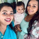 Mridula Vijay Instagram - With darlinggg Dwani baby & Mridhula!! ❤️ @mridhulavijai @dwanikrishna_official Swipe left 👈🏻 #varada #mridhulavijai #dwanikrishna #shootmode #happiness #cute
