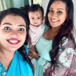 Mridula Vijay Instagram - With darlinggg Dwani baby & Mridhula!! ❤️ @mridhulavijai @dwanikrishna_official Swipe left 👈🏻 #varada #mridhulavijai #dwanikrishna #shootmode #happiness #cute