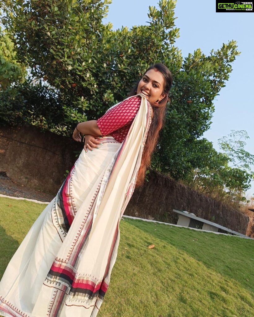 Mridula Vijay Instagram - Still got all eyes on me 😉 Costume @kerala_traditional_collections PC @adarshadhu006