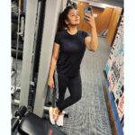 Mrudula Murali Instagram - Flexin' and mirror-izin' at the gym is the kind of workout I give my muscles and my EGO 🤓😉 when @_hab_eeb_ isn’t watching😋