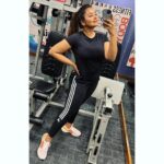 Mrudula Murali Instagram - Flexin' and mirror-izin' at the gym is the kind of workout I give my muscles and my EGO 🤓😉 when @_hab_eeb_ isn’t watching😋