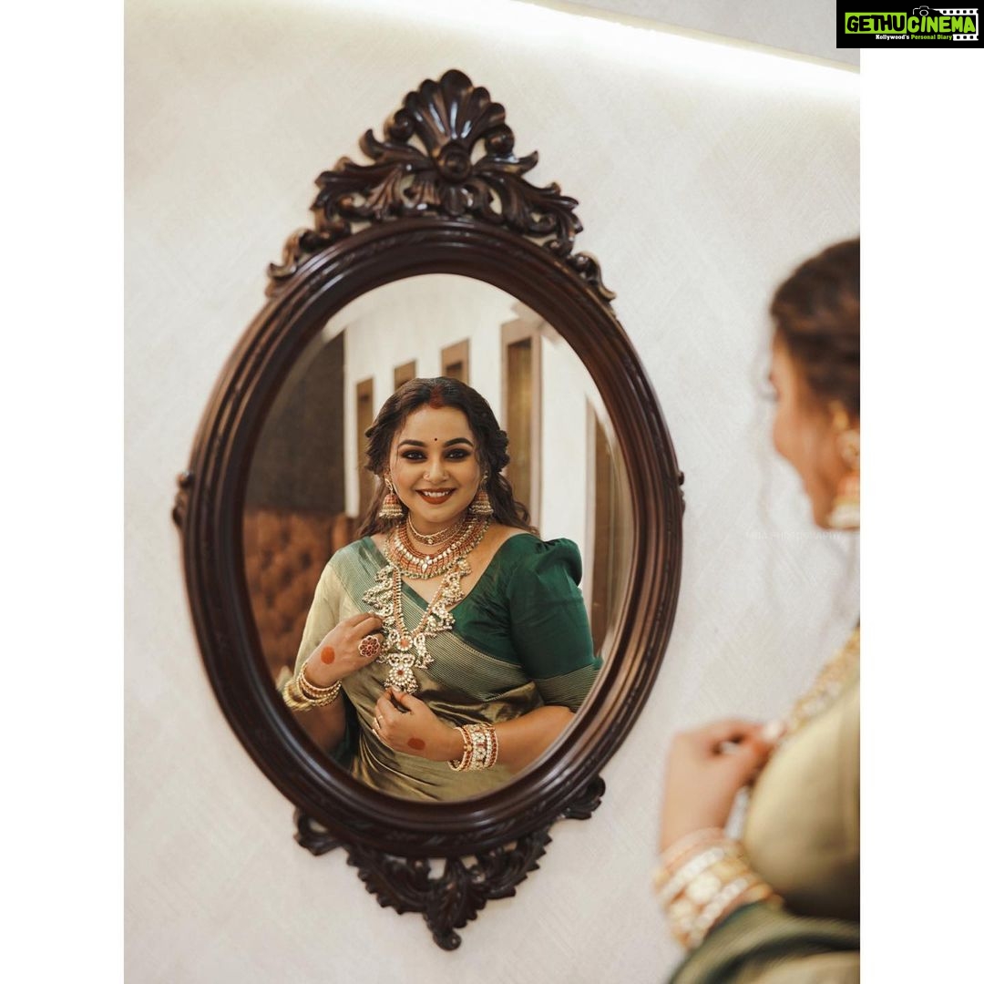 Mrudula Murali Instagram - โCoz Why settle for one statement piece when you can have them all? ๐๐ Styled by @marvelrosethomas Shot by @merin__georg Jewellery : @pureallure.in Blouse : @thaiyalpura MUA : @sajithandsujith