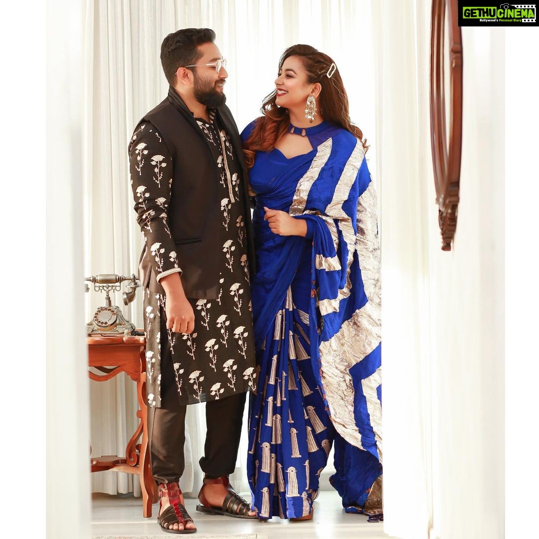 Mrudula Murali Instagram - Couldn’t make it to Masaba’s wedding, so we wore our @houseofmasaba to my brother’s wedding 😉😛 Styled by my dearest @marvelrosethomas Shot by my own @pranavraaaj Blouse : @thaiyalpura MUA : @sajithandsujith