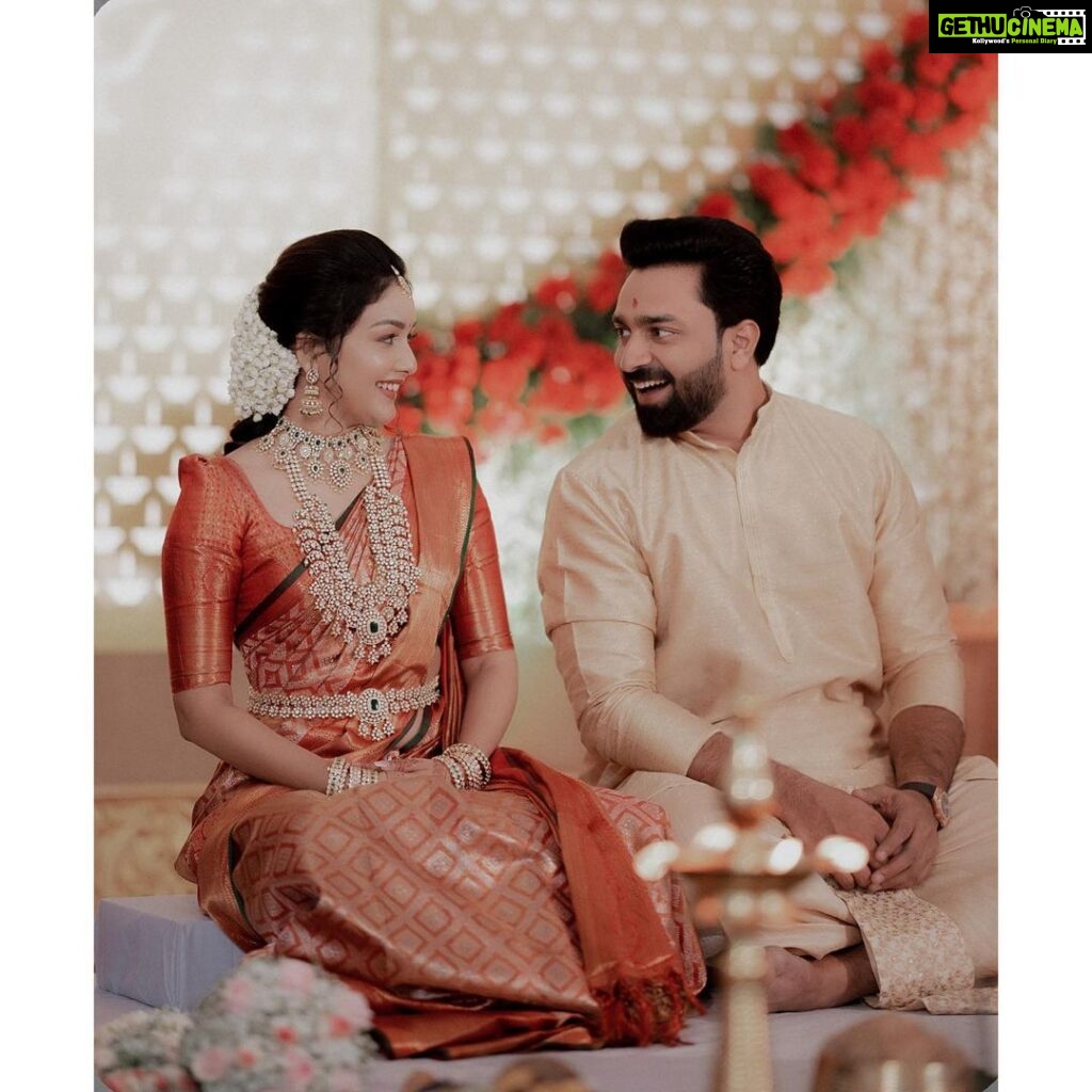 Mrudula Murali Instagram - After a decade of dodging matchmakers, family pressure and being together, my brother and his partner finally tie the knot. They've realized that 'happily ever after' is a myth and decided to take their relationship to the next level - living together until they're both ready to call it quits. Wishing them a lifetime of love, sarcasm, and in-laws that they can tolerate. #TillDeathDoUsPart...or until they can't take it anymore 😉🤪🤣 Cheers to your #nogoldwedding !!! Her jewellery : @pureallure.in Lehenga : @thaiyalpura Captured by @coloursofweddingbells @weddingbellsphotography