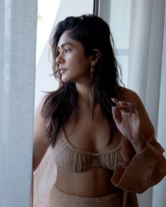 Mrunal Thakur Instagram - You can find me in paradise 🌊🏝️🐚 

Outfit - @since1988.in
Earrings - @timelessjewelsby_s
@vblitzcommunications
Styled by - @sheefajgilani 
Assisted by - @astha_kothari @karenavinaik