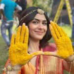 Mrunal Thakur Instagram – No one can whistle a symphony. It takes a whole orchestra to play it! 

Shooting for @taneira_sarees was like a dream come true! 

You guys making me miss you all so bad like soooooo bad! 

 Shoutout to all my lovely  Co actors, direction team … Team Taneira you guys are ❤️

#goadiaries #goa #sunday #throwback #ilovemyjob