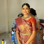 Mrunal Thakur Instagram - No one can whistle a symphony. It takes a whole orchestra to play it! Shooting for @taneira_sarees was like a dream come true! You guys making me miss you all so bad like soooooo bad! Shoutout to all my lovely Co actors, direction team … Team Taneira you guys are ❤️ #goadiaries #goa #sunday #throwback #ilovemyjob